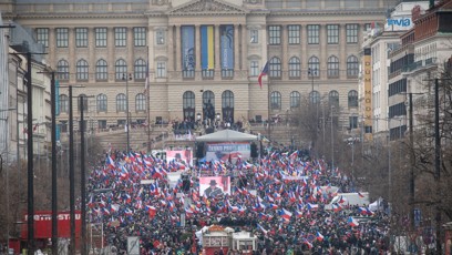 FOTO: Před Národním muzeem se konalo mnoho demonstrací.
