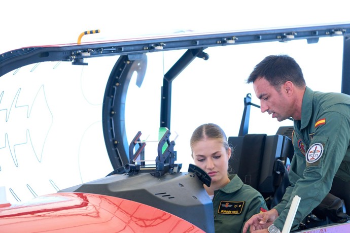 FOTO: Princezna Leonor právě dokončuje tříletý armádní výcvik.