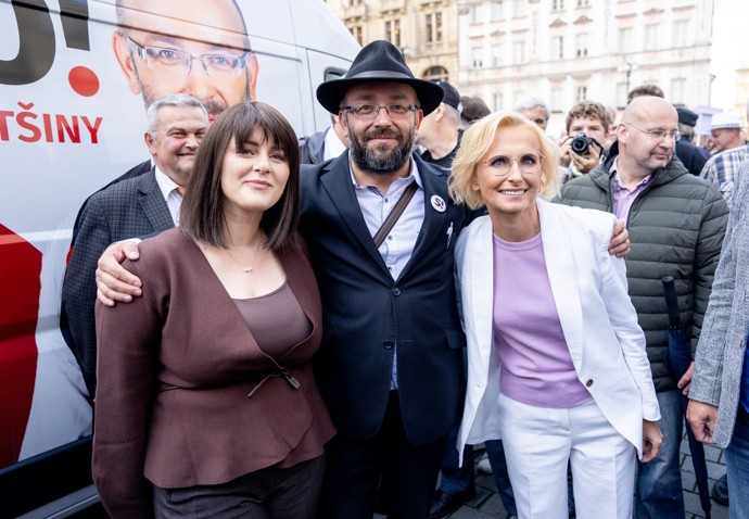 FOTO: Jana Maláčová, Daniel Sterzik a Kateřina Konečná. – stránka 1
