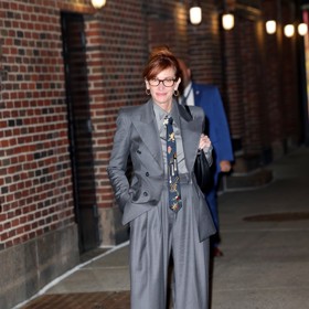 Nedávno se herečka objevila v ulicích New Yorku ve velmi podobném outfitu.