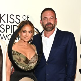 Ben Affleck se měl her také pravidelně účastnit.