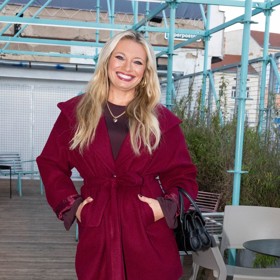 Lucie Borhyová vsadila na pohodlný, ale elegantní outfit.