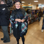 Herečka vsadila na kombinaci hravosti a elegance. Dohromady tak poskládala překvapivě originální a výrazný podzimní outfit, kterému nechyběla osobitost