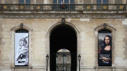 FOTO: Louvre je po krádeži uzavřen.