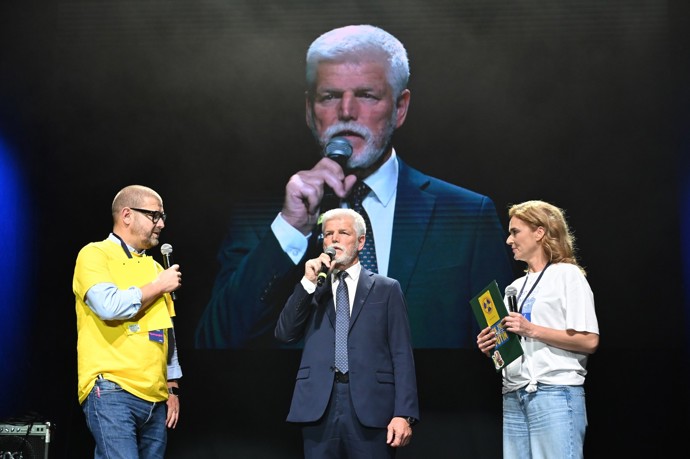 FOTO: Petr Pavel zavzpomínal na Danu Drábovou. – stránka 15