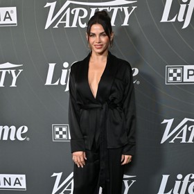 Herečka Jenna Dewan měla také výstřih.