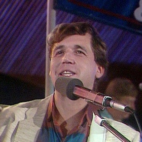 Ucházel se o místo ve slavné skupině Michala Prokopa Framus 5, ze spolupráce ale sešlo. Uplatnil se pak ve Spirituál kvintetu, se kterým vystupoval velmi rád.