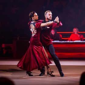 A také sametové rudé tango. 