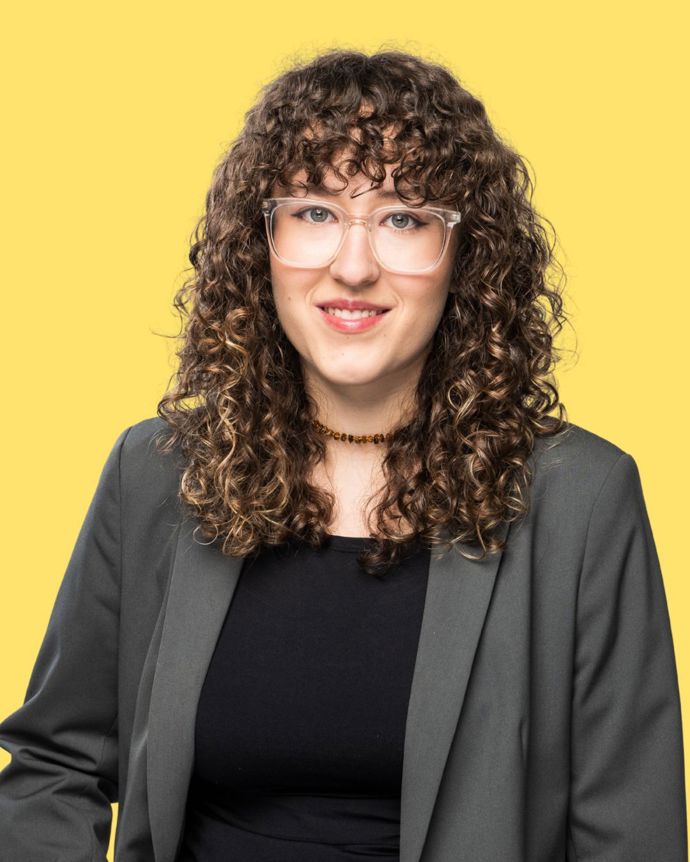 FOTO: Nová poslankyně Julie Smejkalová. – stránka 4