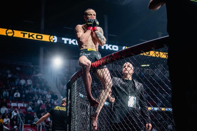 FOTO: Zápasník Tomáš Mudroch začíná být velmi oblíbený u fanoušků. – stránka 18