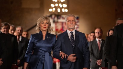 FOTO: Eva Pavlová na loňský slavnostní ceremoniál na sebe oblékla elegantní tmavomodré šaty s decentním leskem od české uznávané návrhářky Tatiany Kovaříkové.