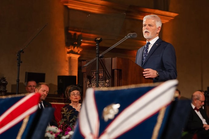 FOTO: Prezident Petr Pavel rozdá večer ve Vladislavském sále Pražského hradu již potřetí státní vyznamenání. – stránka 60