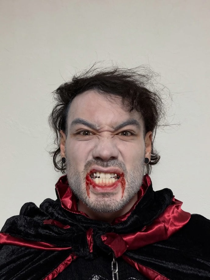 FOTO: Renne Dang jako upír. – stránka 19