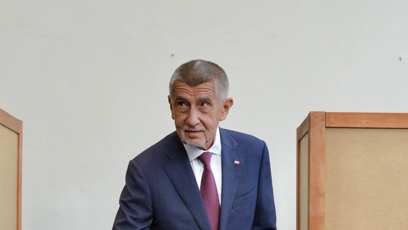 FOTO: Andrej Babiš byl volit.