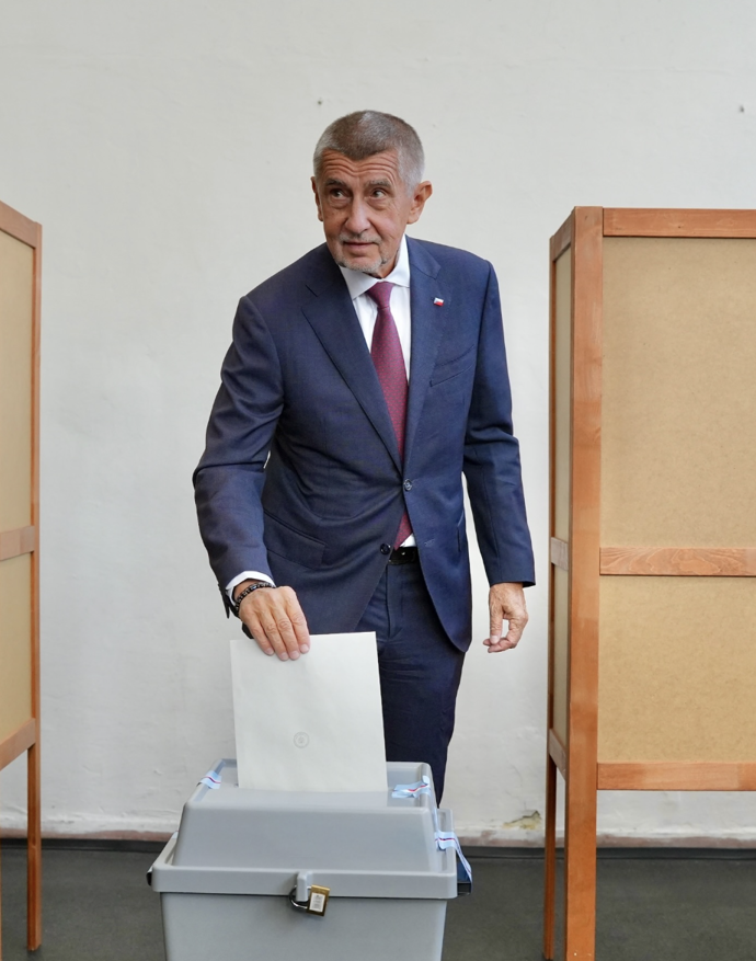 FOTO: Andrej Babiš byl volit. – stránka 138