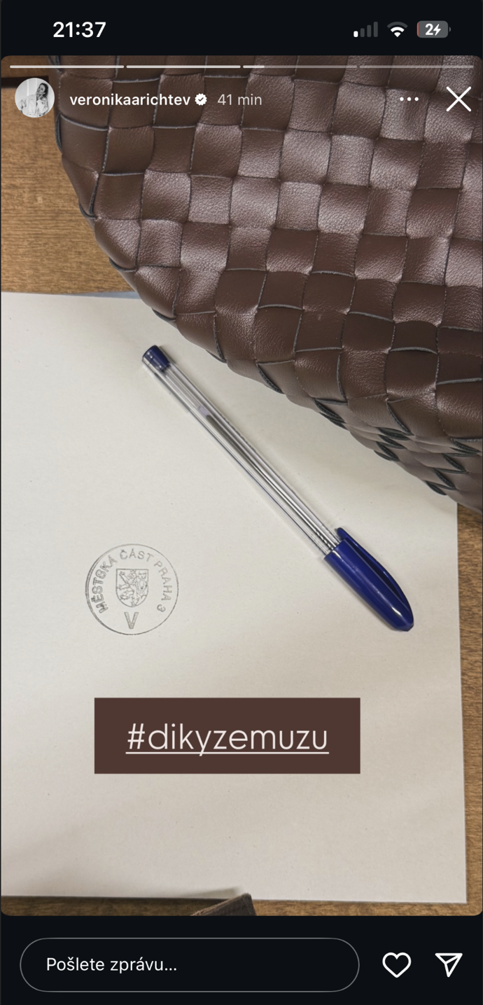 FOTO: Veronika Arichteva u voleb – stránka 1