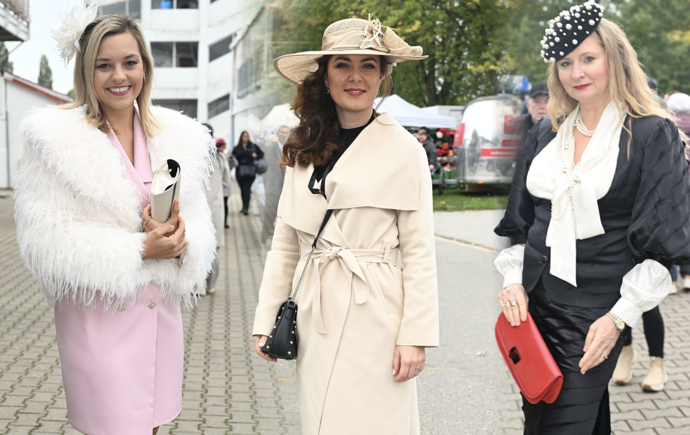 FOTO: Móda z Velké Pardubické. – stránka 34