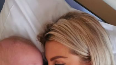 FOTO: Lela se synem Arniem v nemocnici.