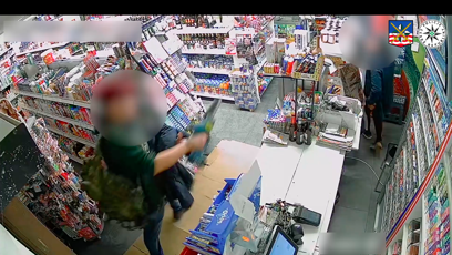 FOTO: Prodavačka se dala na útěk.