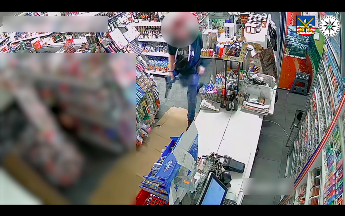 FOTO: Muž se na ní, ale počkal u vchodu. – stránka 4