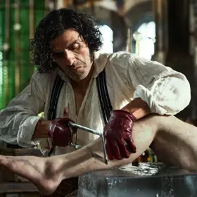 Oscar Isaac jako Victor Frankenstein.