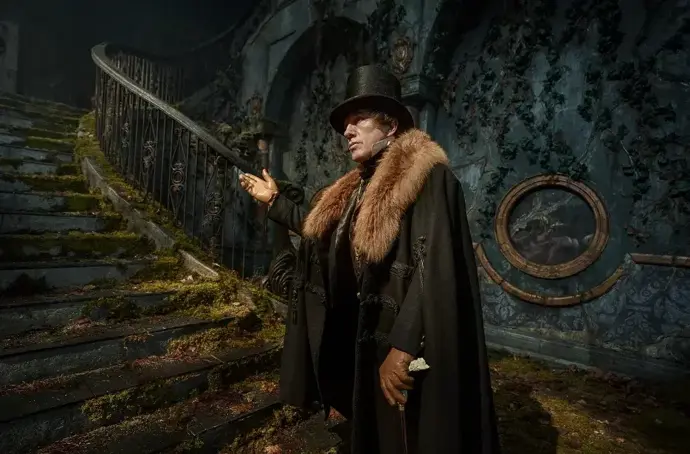 FOTO: Christoph Waltz ve filmu Frankenstein od Guillerma del Tora.