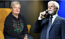 Emotivní rozloučení s Drábovou: Dojatý prezident Pavel, vystoupení Langerové i historka o netopýrovi v záchodě