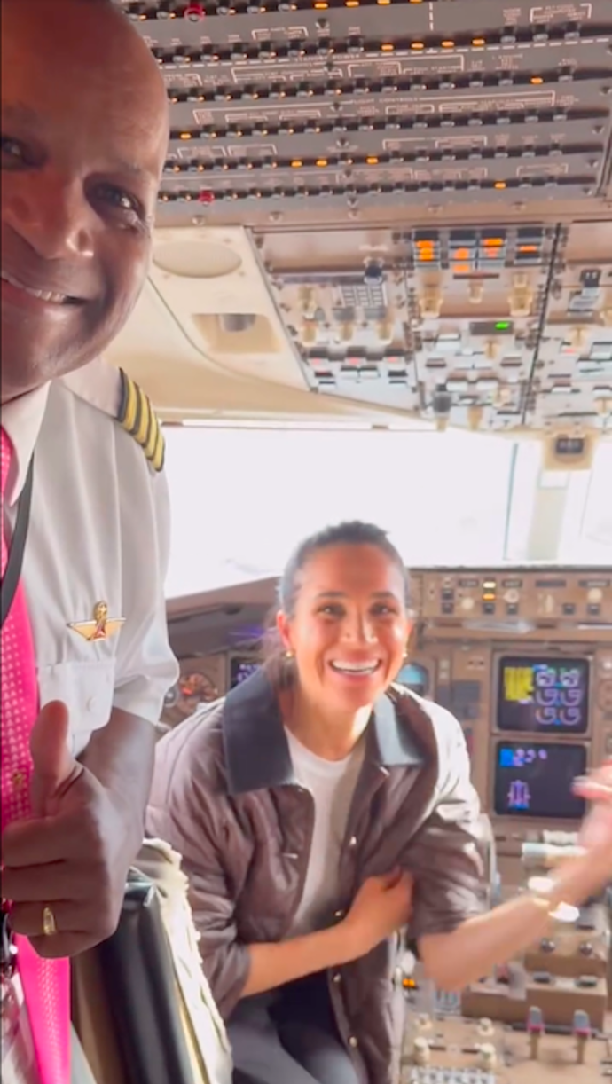 FOTO: Na pracovní cestě ve Washingtonu ukázala zajímavé zavazadlo.