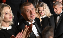 Nečekaný zvrat ve vztahu Babiše s Monikou? Na Hradě se drželi za ruce, tráví spolu stále víc času