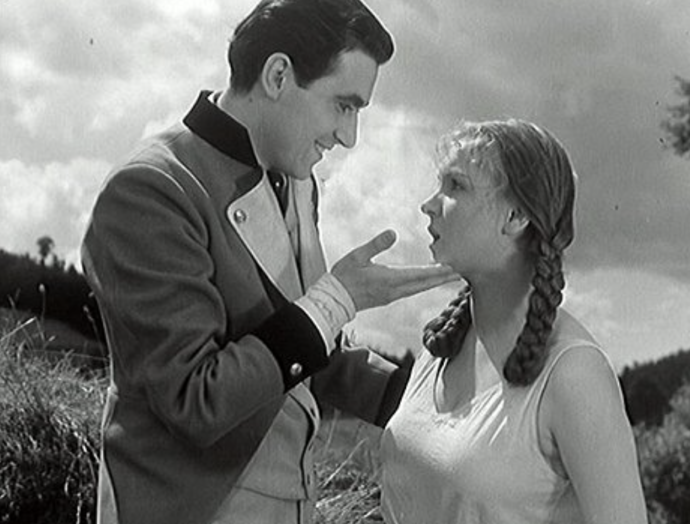 FOTO: Jana D9tětová ve filmu Prstýnek (1944). – stránka 8