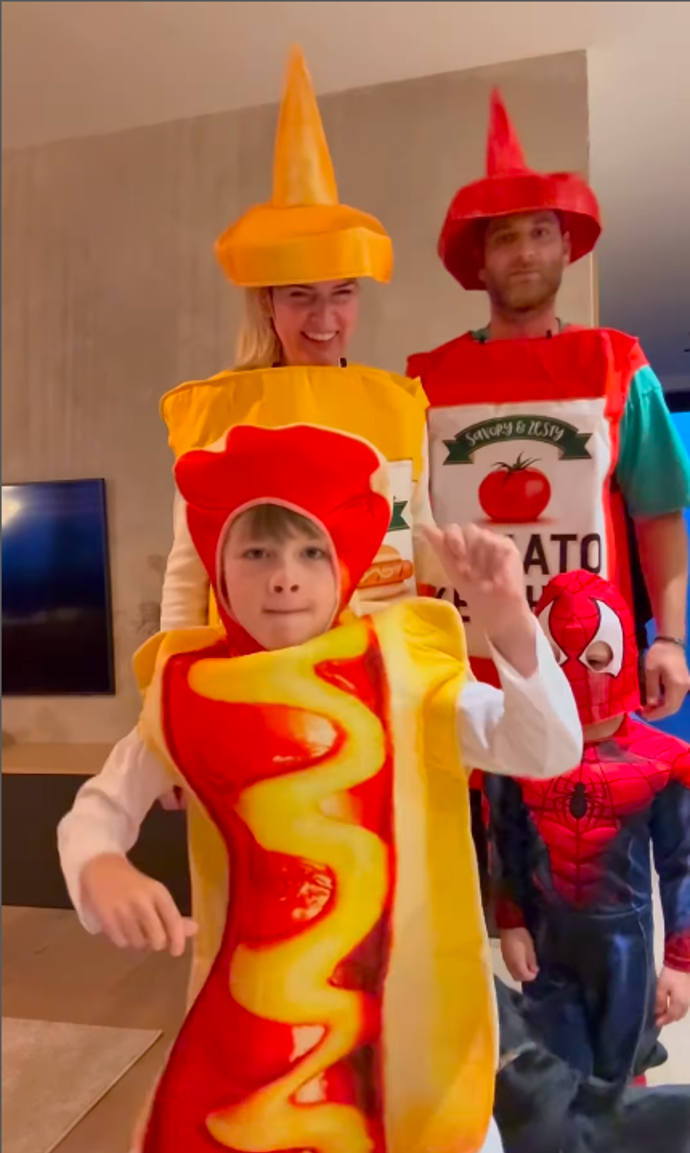 FOTO: Vtipné převleky v podání rodiny Nikol Leitgeb. – stránka 11