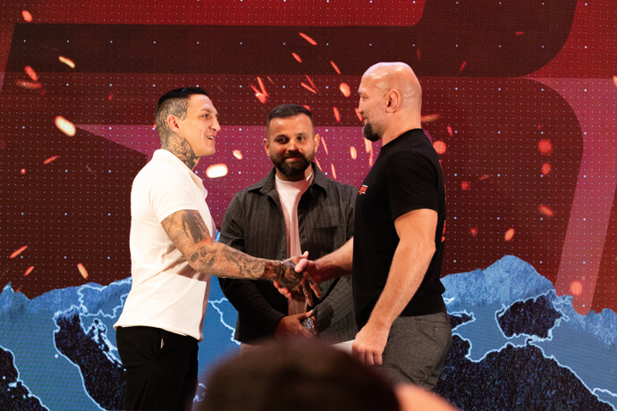 FOTO: Petr Kníže se do ringu postaví proti Gáboru Borárosovi. – stránka 7
