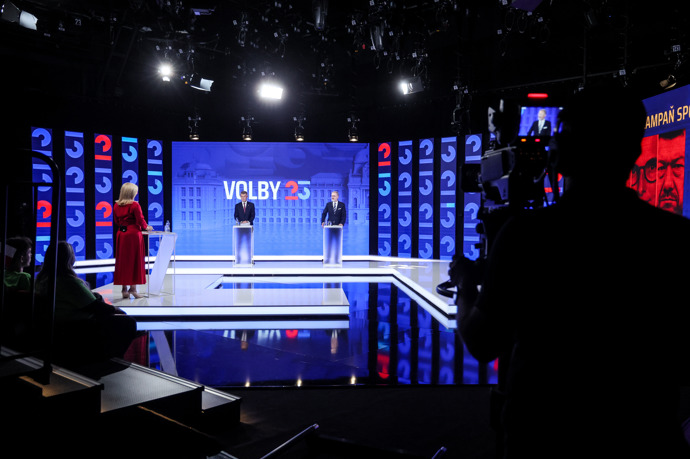 FOTO: Petr Fiala a Andrej Babiš na CNN Prima News. – stránka 152