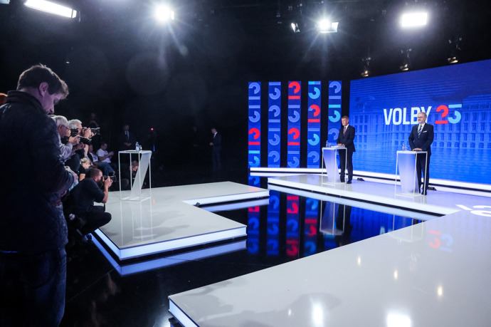 FOTO: Petr Fiala a Andrej Babiš v předvolební debatě CNN Prima News. – stránka 150