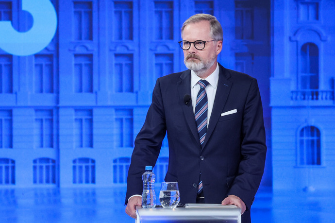 FOTO: Petr Fiala v televizní debatě. – stránka 154