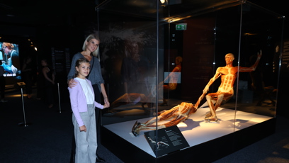 FOTO: Iveta Lutovská a její dcera na výstavě Body Worlds.