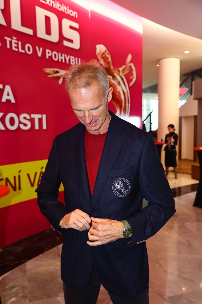 FOTO: Dominik Hašek ostře kritizuje NHL za přístup k ruským hráčům. – stránka 8