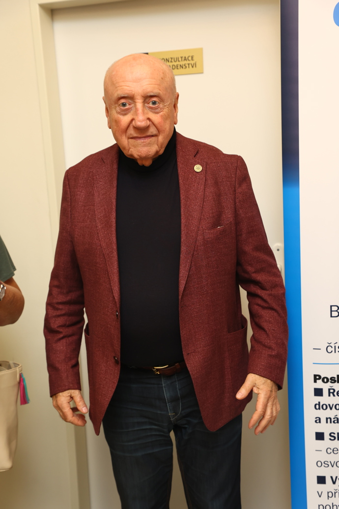 FOTO: Dorazil i Felix Slováček. – stránka 42