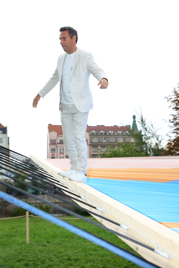 FOTO: Roman Vojtek blbnul na Margot akci. – stránka 5