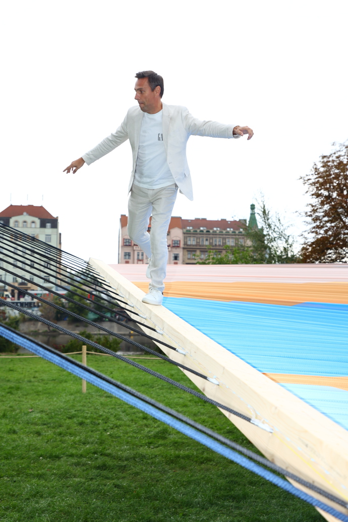 FOTO: Roman Vojtek blbnul na Margot akci. – stránka 4