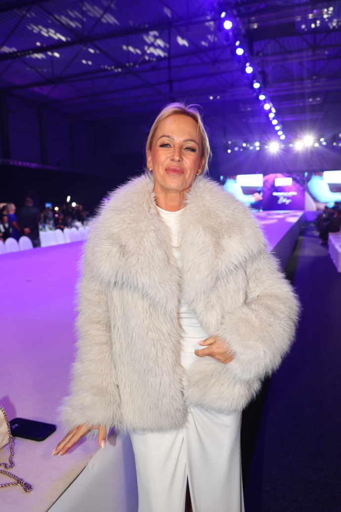 FOTO: Zuzana Belohorcová na přehlídce Osmana Laffity. – stránka 8