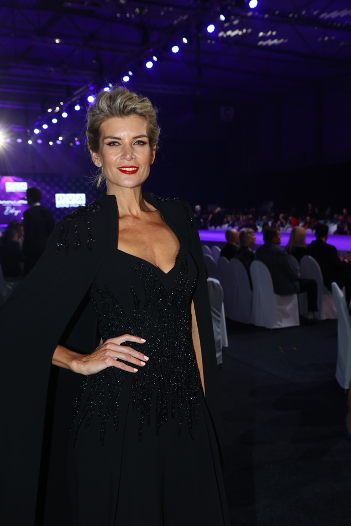 FOTO: Krásná Iveta Lutovská. – stránka 3