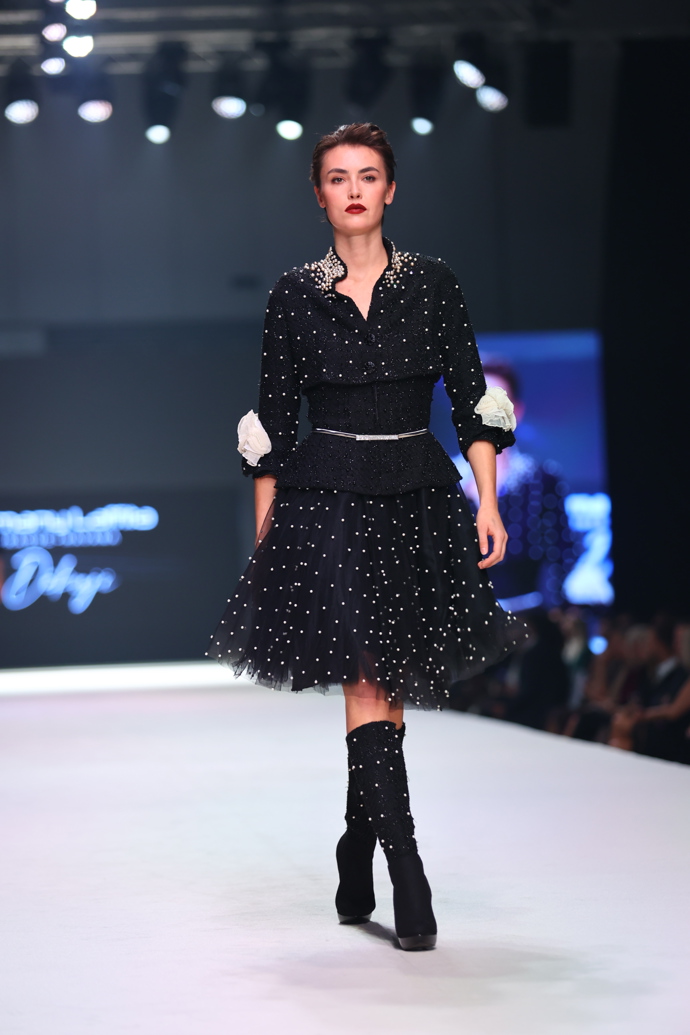 FOTO: Z módní přehlídky Osmana Laffity. – stránka 9