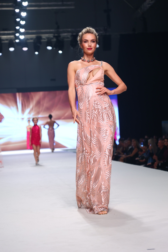 FOTO: Z módní přehlídky Osmana Laffity. – stránka 4