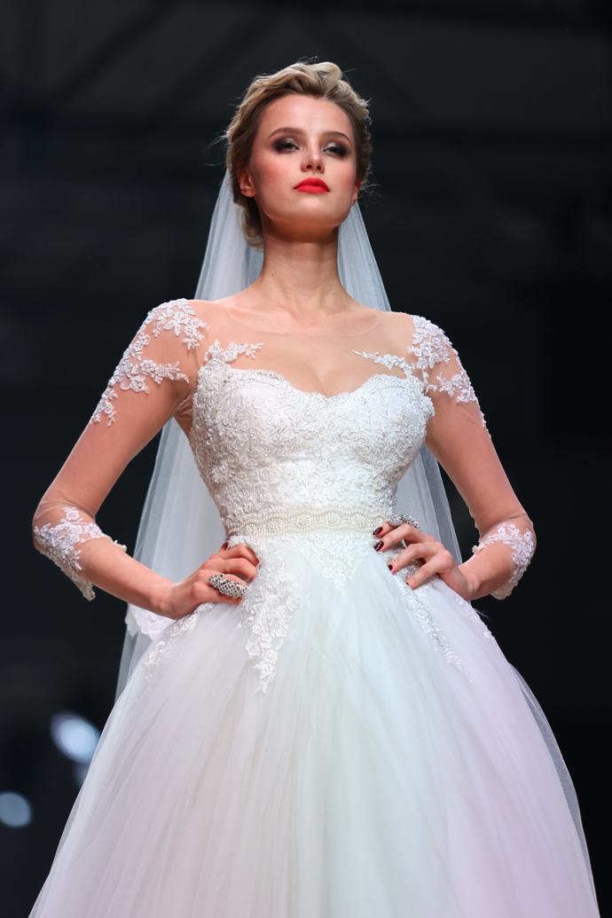 FOTO: Krystyna Pyszková na přehlídce Osmanyho Laffity. – stránka 5