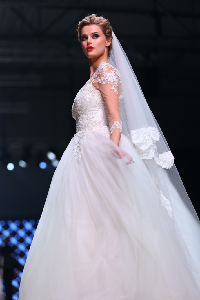 FOTO: Krystyna Pyszková v roli nevěsty. – stránka 4