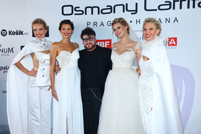 FOTO: Krystyna Pyszková na přehlídce Osmanyho Laffity. – stránka 3