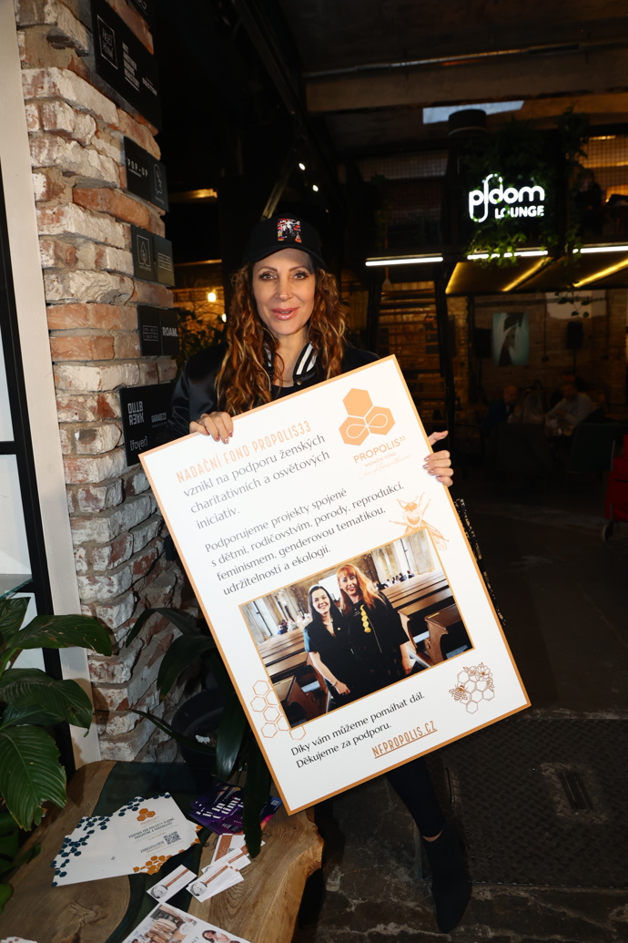 FOTO: Olga Lounová hodně pracuje. – stránka 16