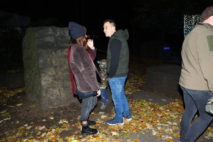 FOTO: Bára Jánová po boku neznámého cizince. – stránka 2