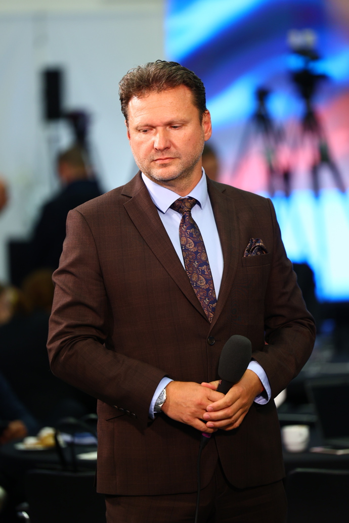 FOTO: Radek Vondráček dorazil do štábu hnutí ANO. – stránka 5